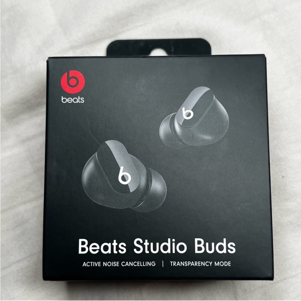 Like New! Beats Noise Cancelling Ear Buds
Beats by Dre
